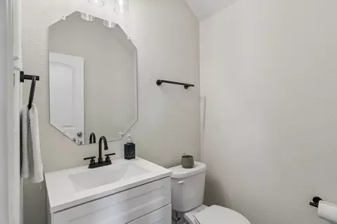 Bath - 809 Whitman Ave, Georgetown, TX 78626 photo 1 of 4