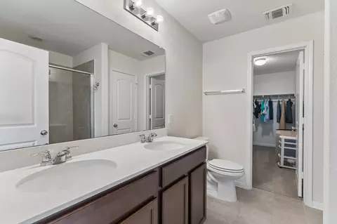Bath - 809 Whitman Ave, Georgetown, TX 78626 photo 2 of 4