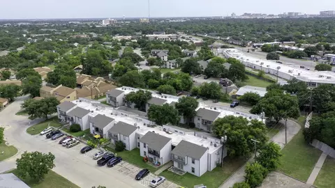 2000 Kazmeier Plz, Bryan, TX 77802