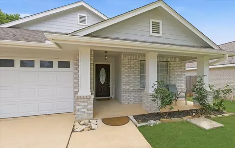 Exterior - 700 Hilltop Dr, Leander, TX 78641 photo 3 of 8