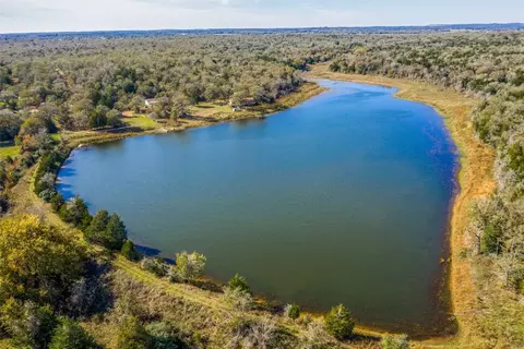 000 Lincoln Lake Rd, Paige, TX 78659