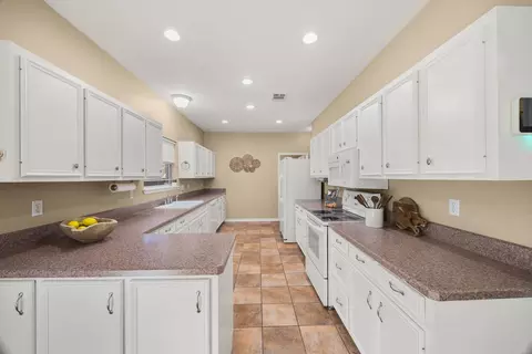 Kitchen - 226 Cedar Hills Dr, Elgin, TX 78621 photo 1 of 3