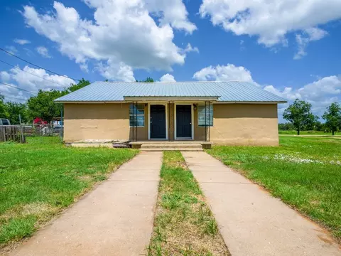 1004 Avon Ave, Llano, TX 78643