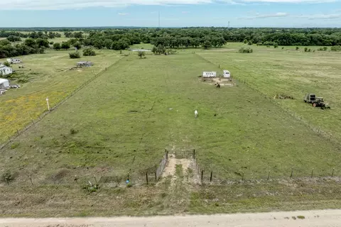 921 9th St, Lexington, TX 78947