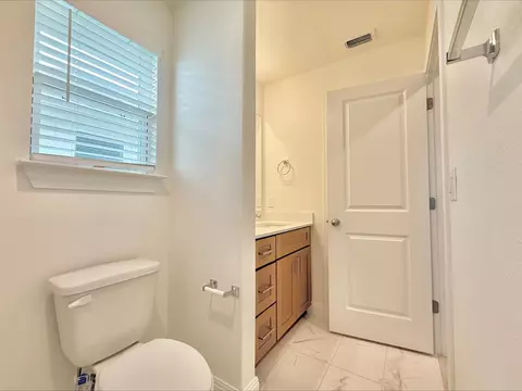 Bath - 405 Young St, Buda, TX 78610 photo 2 of 3