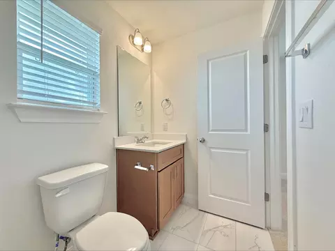 Bath - 405 Young St, Buda, TX 78610 photo 3 of 3