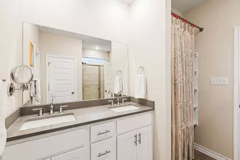 Bath - 862 Pepperbark Loop, Buda, TX 78610 photo 1 of 4