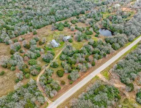 5100 Wood Duck Dr, Flatonia, TX 78959
