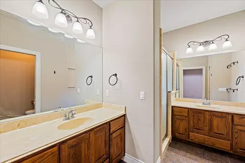 Bath - 4900 Sonora Trce, Georgetown, TX 78633 photo 1 of 3