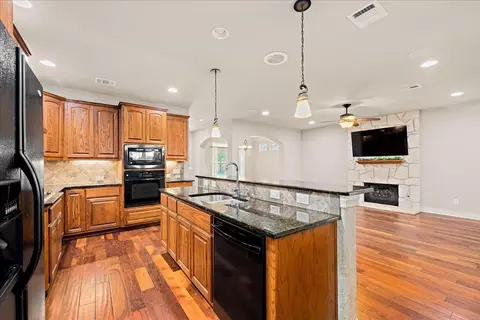 Kitchen - 4900 Sonora Trce, Georgetown, TX 78633 photo 3 of 4