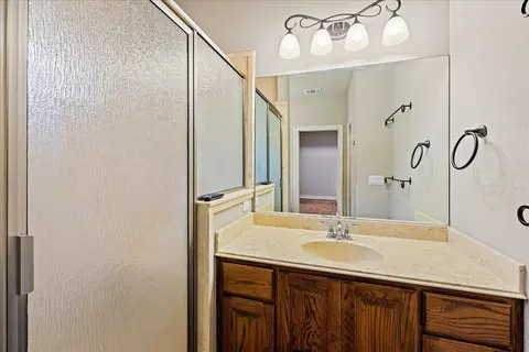 Bath - 4900 Sonora Trce, Georgetown, TX 78633 photo 2 of 3