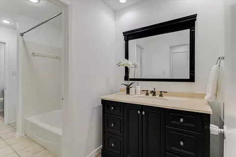 Bath - 3207 Eanes Circle Cir, Austin, TX 78746 photo 1 of 3
