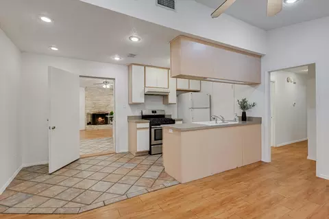 Kitchen - 3207 Eanes Circle Cir, Austin, TX 78746 photo 2 of 4