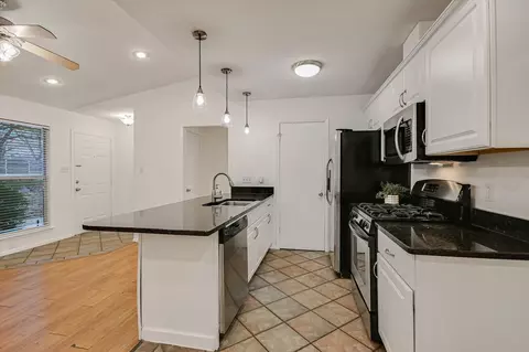 Kitchen - 3207 Eanes Circle Cir, Austin, TX 78746 photo 3 of 4