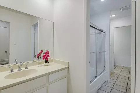 Bath - 3207 Eanes Circle Cir, Austin, TX 78746 photo 3 of 3