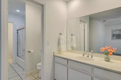Bath - 3207 Eanes Circle Cir, Austin, TX 78746 photo 2 of 3