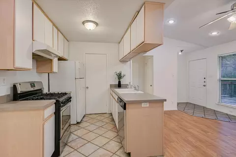 Kitchen - 3207 Eanes Circle Cir, Austin, TX 78746 photo 4 of 4