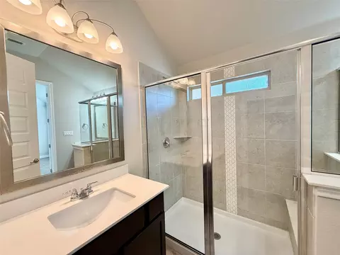 Bath - 199 Tailwind Dr, Kyle, TX 78640 photo 2 of 5