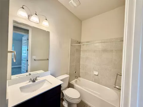 Bath - 199 Tailwind Dr, Kyle, TX 78640 photo 5 of 5
