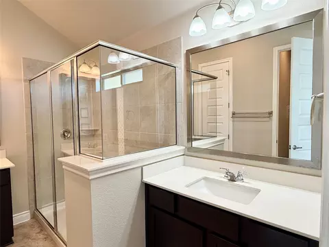 Bath - 199 Tailwind Dr, Kyle, TX 78640 photo 4 of 5