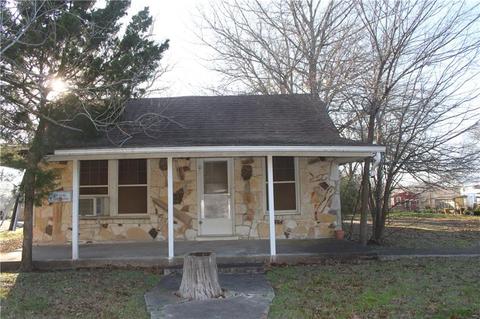 503 San Jacinto St, Lockhart, TX 78644 - Movoto.com