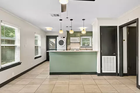 904 Plateau Cir, Austin, TX 78745