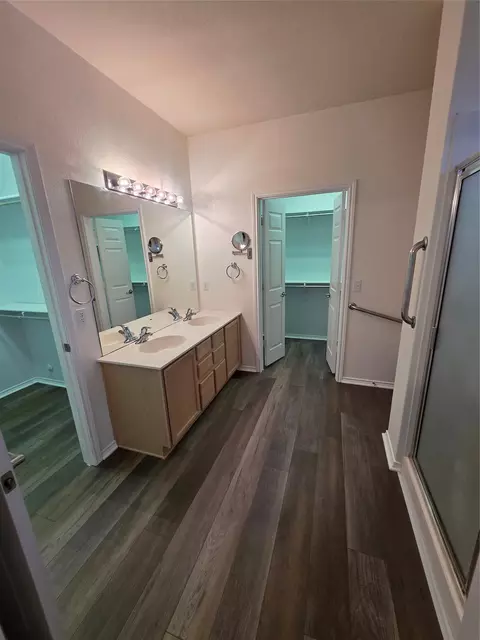Bath - 201 Yosemite Rd, Georgetown, TX 78633 photo 1 of 2