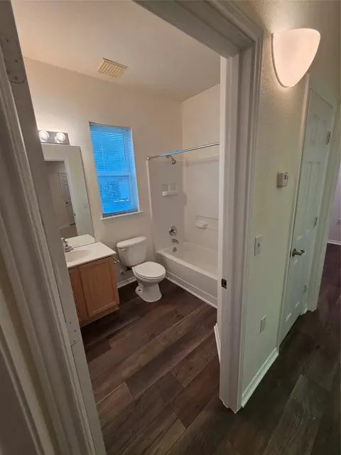 Bath - 201 Yosemite Rd, Georgetown, TX 78633 photo 2 of 2