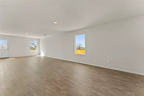 Living - 410 Wild Goose Dr, Luling, TX 78648 photo 2 of 5