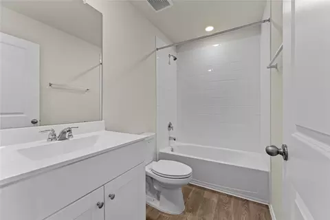 Bath - 410 Wild Goose Dr, Luling, TX 78648 photo 2 of 2