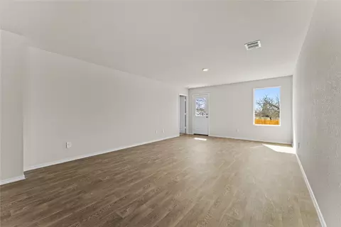 Living - 410 Wild Goose Dr, Luling, TX 78648 photo 3 of 5
