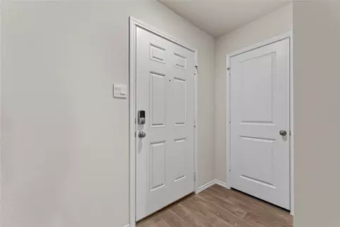 Entry Way - 410 Wild Goose Dr, Luling, TX 78648 photo 3 of 4