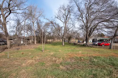 418 S Avenue D Ave, Elgin, TX 78621