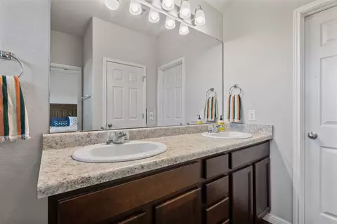 Bath - 204 Lambert St, Leander, TX 78641 photo 3 of 4