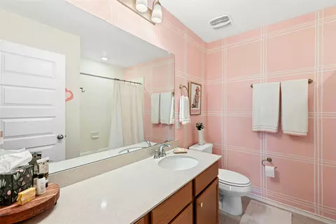 Bath - 2001 Saskatoon St, Georgetown, TX 78626 photo 5 of 5