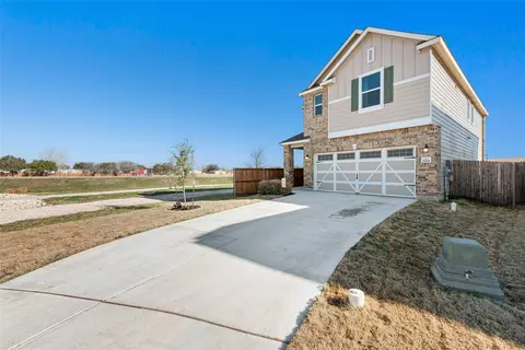Exterior - 2001 Saskatoon St, Georgetown, TX 78626 photo 2 of 4
