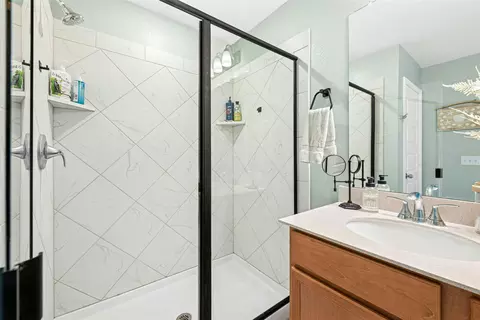 Bath - 2001 Saskatoon St, Georgetown, TX 78626 photo 4 of 5