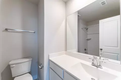 Bath - 871 Cherrystone Loop, Buda, TX 78610 photo 2 of 3