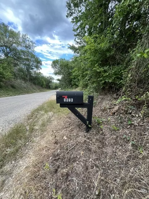 1976 Old Kelley Rd, Lockhart, TX 78644
