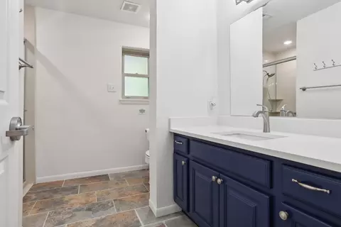 Bath - 8911 Pointer Ln, Austin, TX 78758 photo 1 of 3