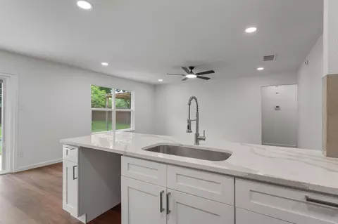 Kitchen - 710 Ruby Isle Dr, Leander, TX 78641 photo 3 of 4