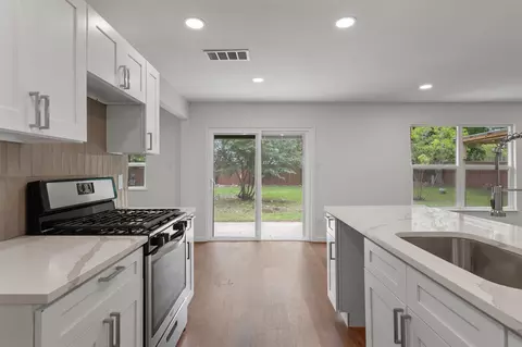 Kitchen - 710 Ruby Isle Dr, Leander, TX 78641 photo 4 of 4