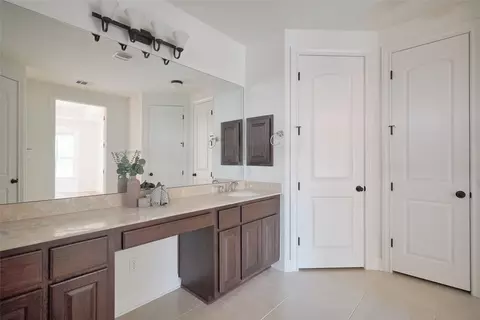 Bath - 2301 Yaupon Range Dr, Leander, TX 78641 photo 2 of 4