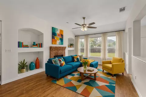 1105 Woodview Dr, Leander, TX 78641