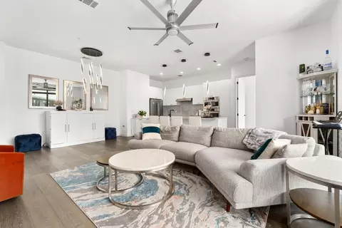 800 Embassy Dr #609, Austin, TX 78702