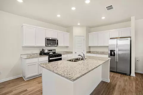 Kitchen - 148 Hidalgo Ln, Elgin, TX 78621 photo 3 of 4