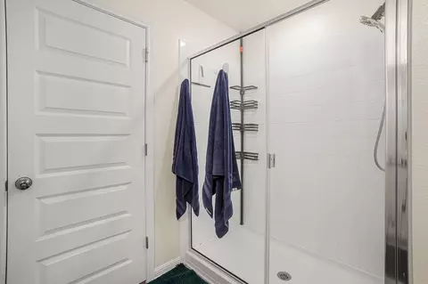 Bath - 148 Hidalgo Ln, Elgin, TX 78621 photo 1 of 3