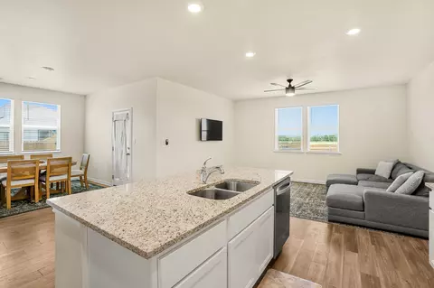 Kitchen - 148 Hidalgo Ln, Elgin, TX 78621 photo 1 of 4