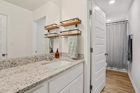 Bath - 148 Hidalgo Ln, Elgin, TX 78621 photo 3 of 3