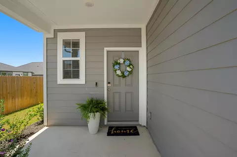 Exterior - 148 Hidalgo Ln, Elgin, TX 78621 photo 2 of 4